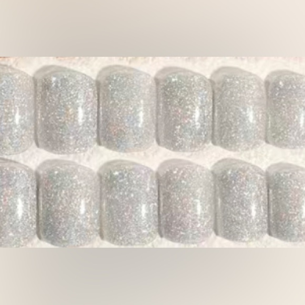 🍒🍒 Silver Glitter Glue On Nails